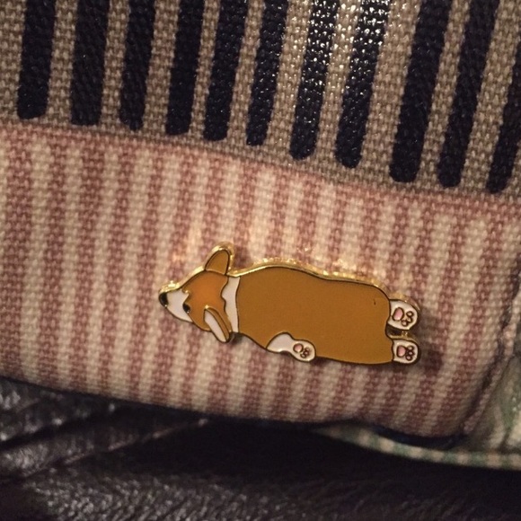 Corgi enamel pin - Picture 2 of 2